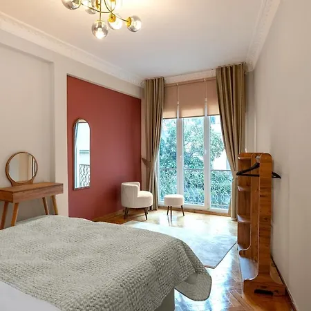 Daire Elegant 2br Haven With Magnificent Bosphorus View *